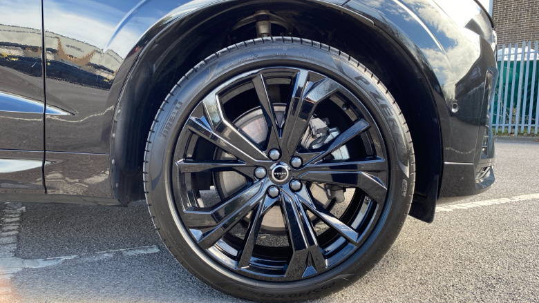 Volvo XC60 2.0 B5P Plus Black Edition 5dr AWD Geartronic Petrol Estate